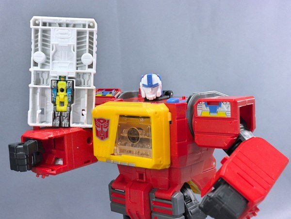 TakaraTomy September Releases In Hand Photos   LG Fortress Maximus Wheelie Rewind Blaster TAV Windblade More  (3 of 33)